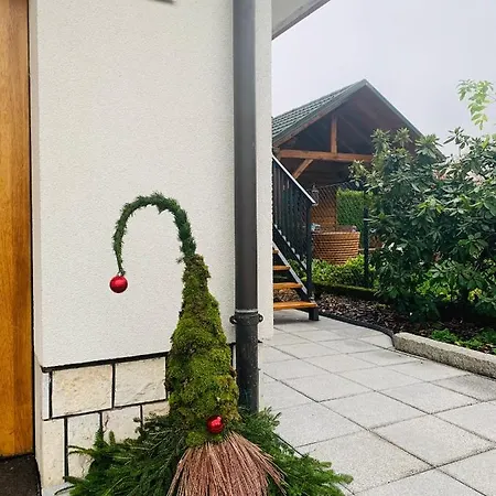 Lusht'N Apartma Zirovnica Exterior photo