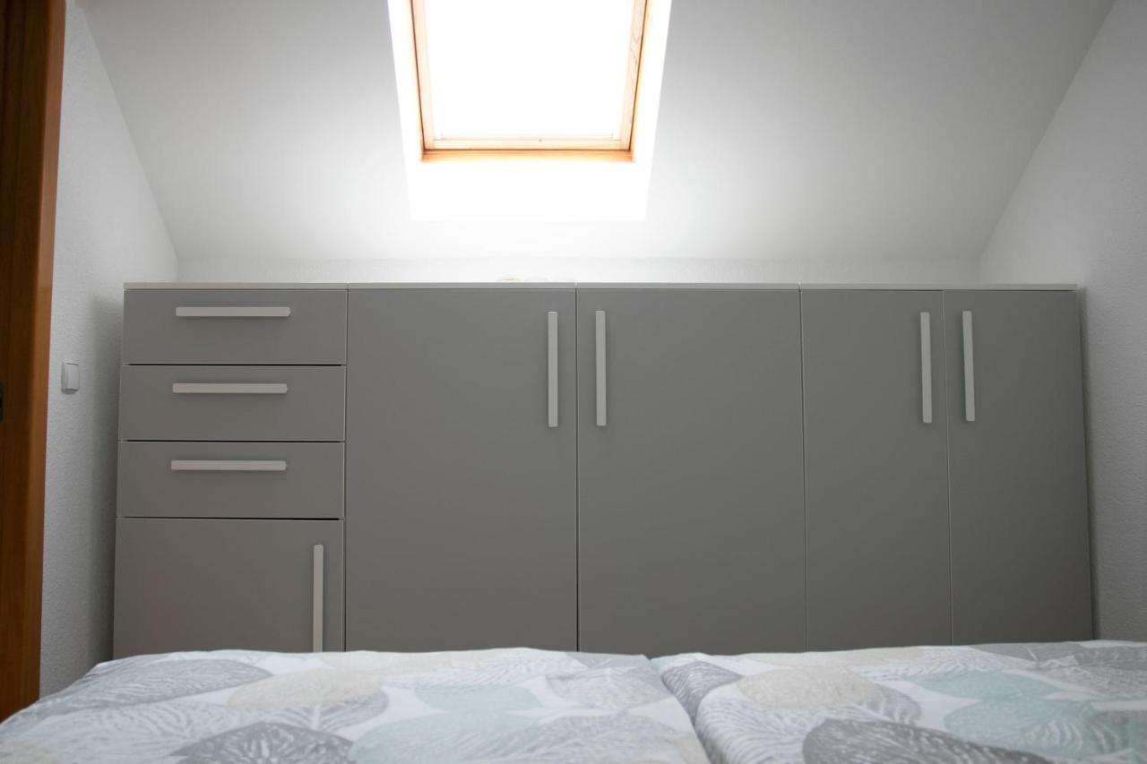 Lusht'n Apartma Zirovnica